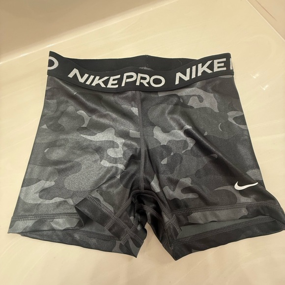 Nike Pro Black and Gray Camo Shorts - Picture 1 of 7